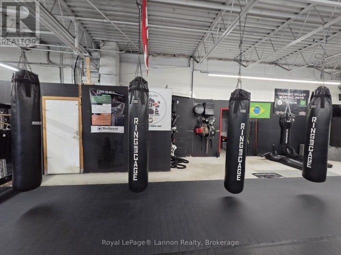 910 MEMORIAL AVENUE, Thunder Bay (Inner-City Industrial), Ontario, P7B3Z9