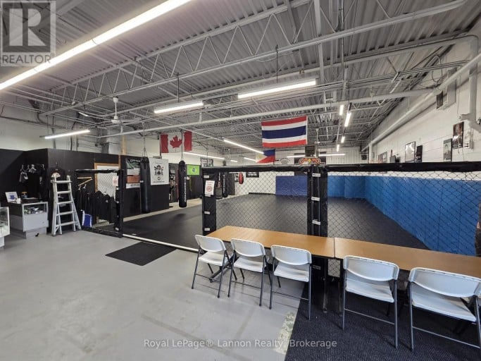 910 MEMORIAL AVENUE, Thunder Bay (Inner-City Industrial), Ontario, P7B3Z9