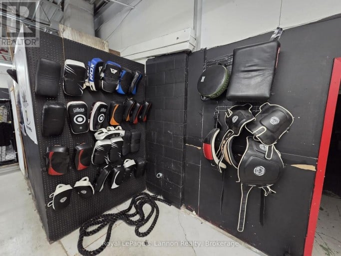 910 MEMORIAL AVENUE, Thunder Bay (Inner-City Industrial), Ontario, P7B3Z9