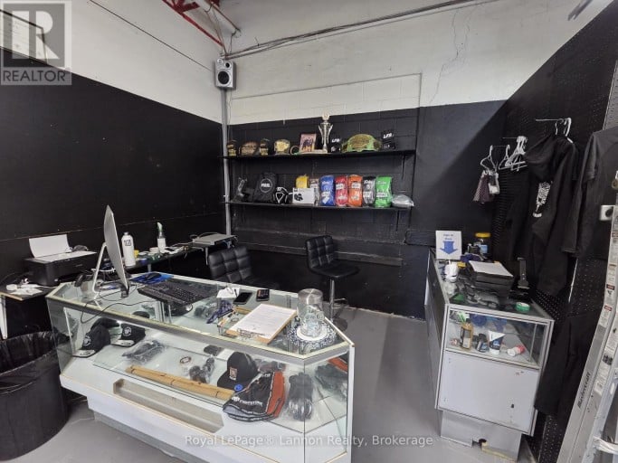 910 MEMORIAL AVENUE, Thunder Bay (Inner-City Industrial), Ontario, P7B3Z9