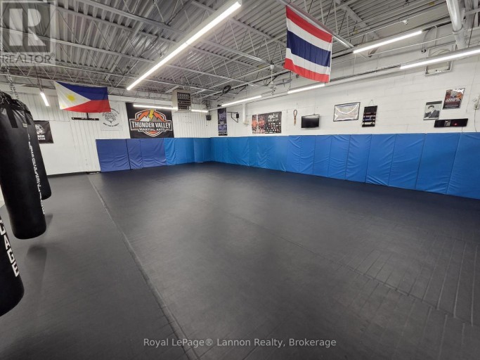 910 MEMORIAL AVENUE, Thunder Bay (Inner-City Industrial), Ontario, P7B3Z9