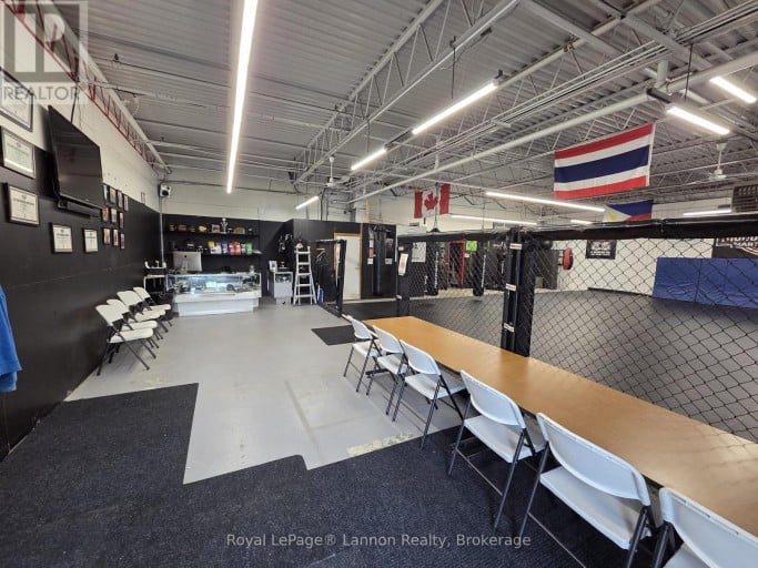910 MEMORIAL AVENUE, Thunder Bay (Inner-City Industrial), Ontario, P7B3Z9