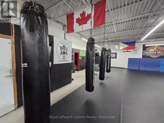 910 MEMORIAL AVENUE, Thunder Bay (Inner-City Industrial), Ontario, P7B3Z9