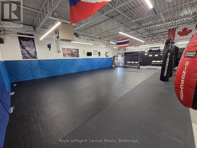 910 MEMORIAL AVENUE, Thunder Bay (Inner-City Industrial), Ontario, P7B3Z9