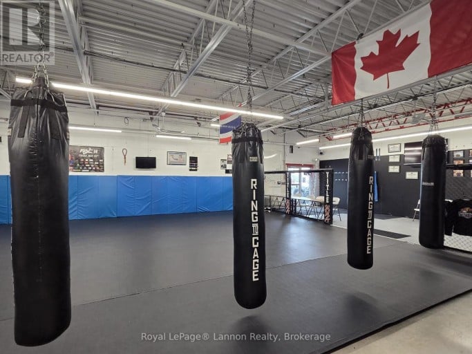 910 MEMORIAL AVENUE, Thunder Bay (Inner-City Industrial), Ontario, P7B3Z9