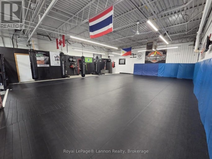 910 MEMORIAL AVENUE, Thunder Bay (Inner-City Industrial), Ontario, P7B3Z9