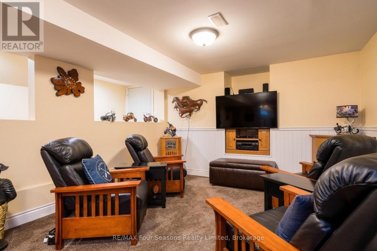 16 CARMICHAEL CRESCENT, Collingwood, Ontario, L9Y4R6