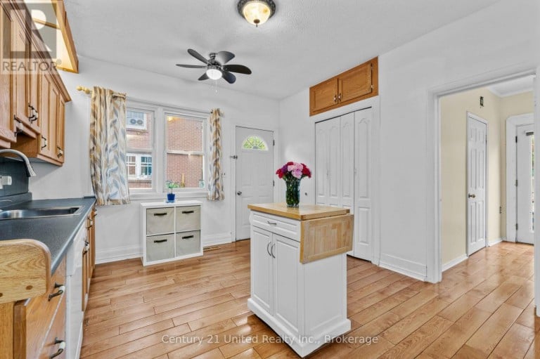 528 BRIOUX AVENUE, Peterborough (Otonabee Ward 1), Ontario, K9J4G7