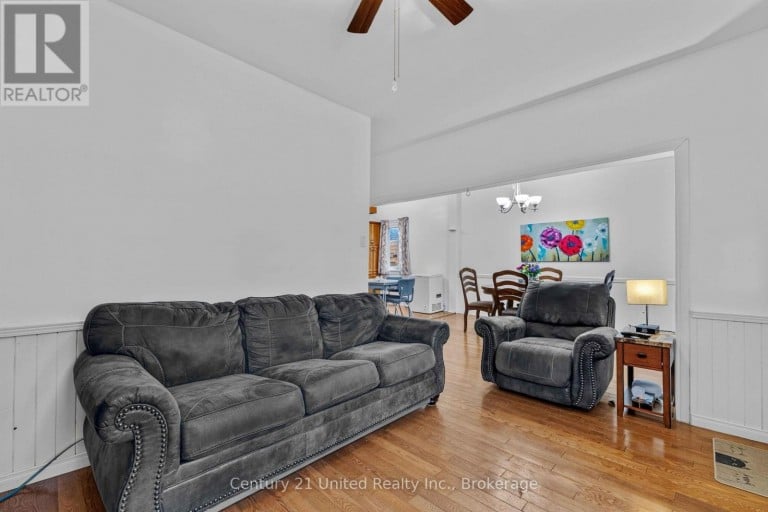 528 BRIOUX AVENUE, Peterborough (Otonabee Ward 1), Ontario, K9J4G7