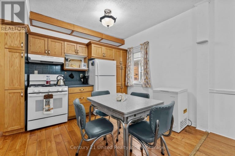 528 BRIOUX AVENUE, Peterborough (Otonabee Ward 1), Ontario, K9J4G7