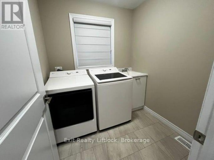 232 O'NEIL STREET, Peterborough (Monaghan Ward 2), Ontario, K9K0H1