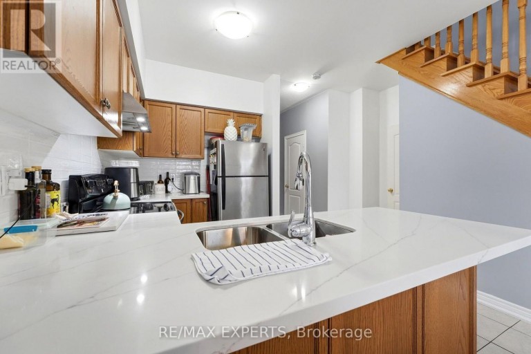 5 PARROTTA DRIVE, Toronto (Humberlea-Pelmo Park), Ontario, M9M0B4