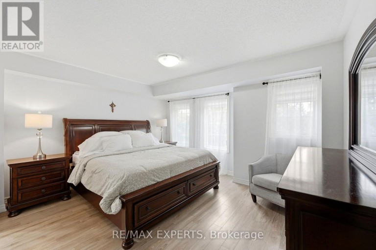 5 PARROTTA DRIVE, Toronto (Humberlea-Pelmo Park), Ontario, M9M0B4
