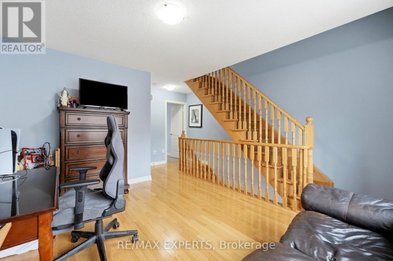 5 PARROTTA DRIVE, Toronto (Humberlea-Pelmo Park), Ontario, M9M0B4