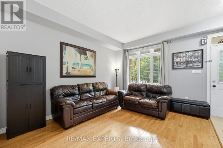 5 PARROTTA DRIVE, Toronto (Humberlea-Pelmo Park), Ontario, M9M0B4