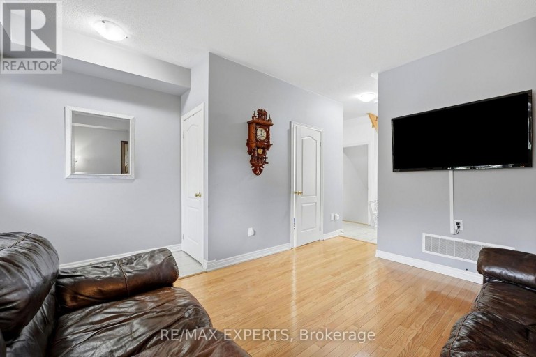 5 PARROTTA DRIVE, Toronto (Humberlea-Pelmo Park), Ontario, M9M0B4