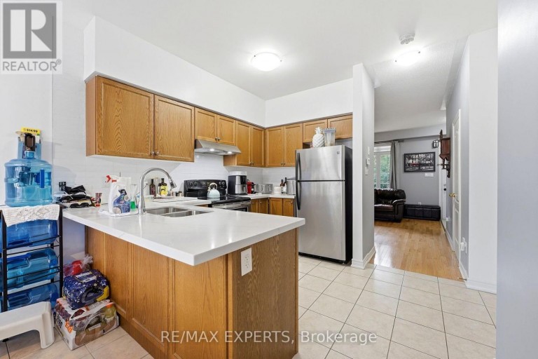 5 PARROTTA DRIVE, Toronto (Humberlea-Pelmo Park), Ontario, M9M0B4