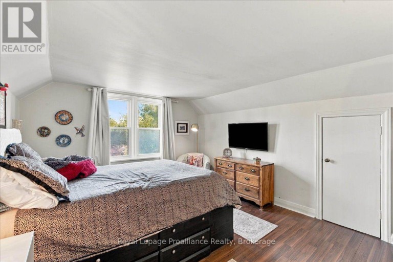93 BAY DRIVE, Belleville (Belleville Ward), Ontario, K8N1B4