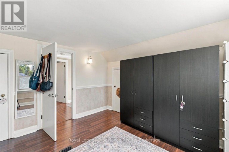93 BAY DRIVE, Belleville (Belleville Ward), Ontario, K8N1B4