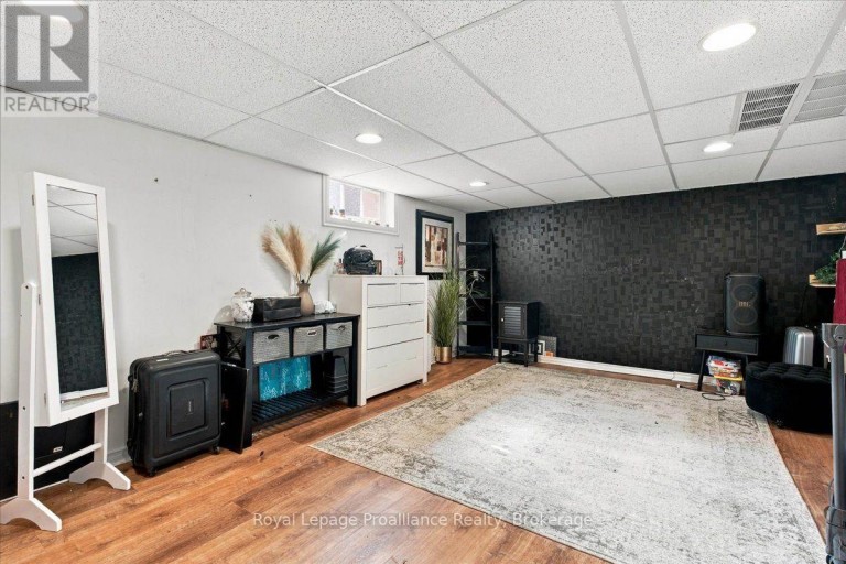 93 BAY DRIVE, Belleville (Belleville Ward), Ontario, K8N1B4