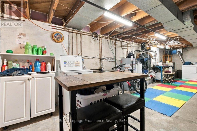 93 BAY DRIVE, Belleville (Belleville Ward), Ontario, K8N1B4