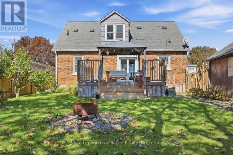 93 BAY DRIVE, Belleville (Belleville Ward), Ontario, K8N1B4