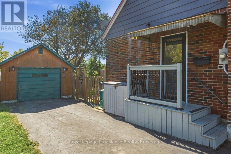 93 BAY DRIVE, Belleville (Belleville Ward), Ontario, K8N1B4