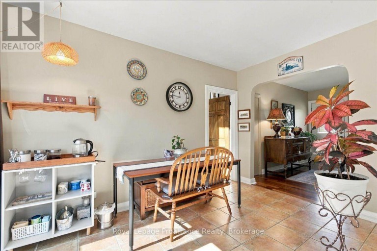 93 BAY DRIVE, Belleville (Belleville Ward), Ontario, K8N1B4