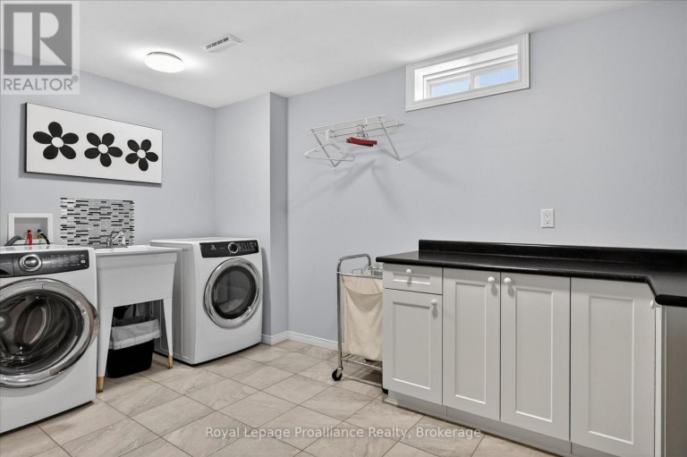 645 GOODWIN TERRACE, Peterborough (Monaghan Ward 2), Ontario, K9J0H6
