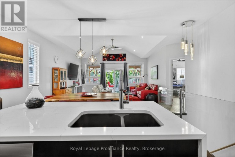 645 GOODWIN TERRACE, Peterborough (Monaghan Ward 2), Ontario, K9J0H6