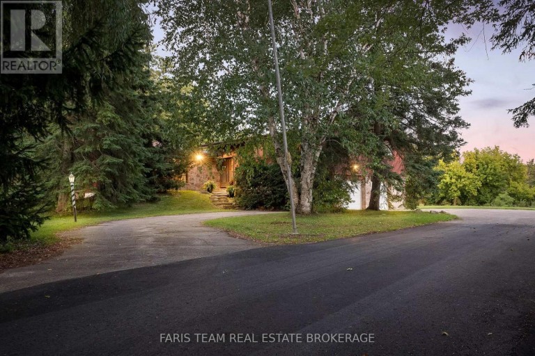 175 SOUTH SUMMIT FARM ROAD, King (King City), Ontario, L7B1J8