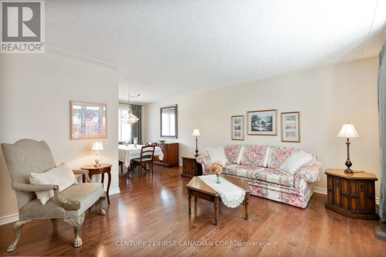 135 DOWNING CRESCENT, London South (South S), Ontario, N6C3C7
