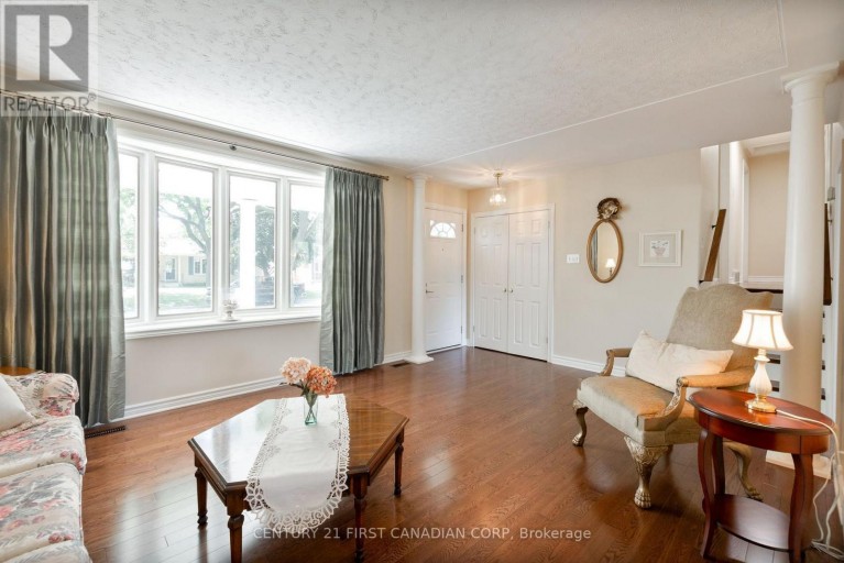 135 DOWNING CRESCENT, London South (South S), Ontario, N6C3C7