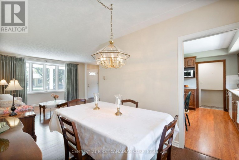 135 DOWNING CRESCENT, London South (South S), Ontario, N6C3C7