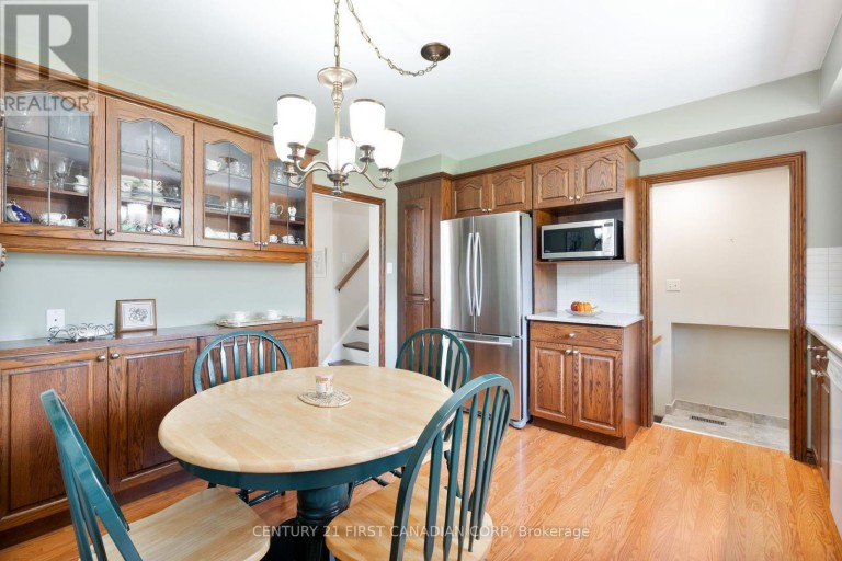 135 DOWNING CRESCENT, London South (South S), Ontario, N6C3C7