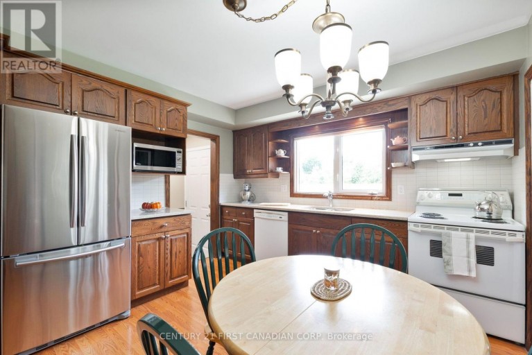 135 DOWNING CRESCENT, London South (South S), Ontario, N6C3C7