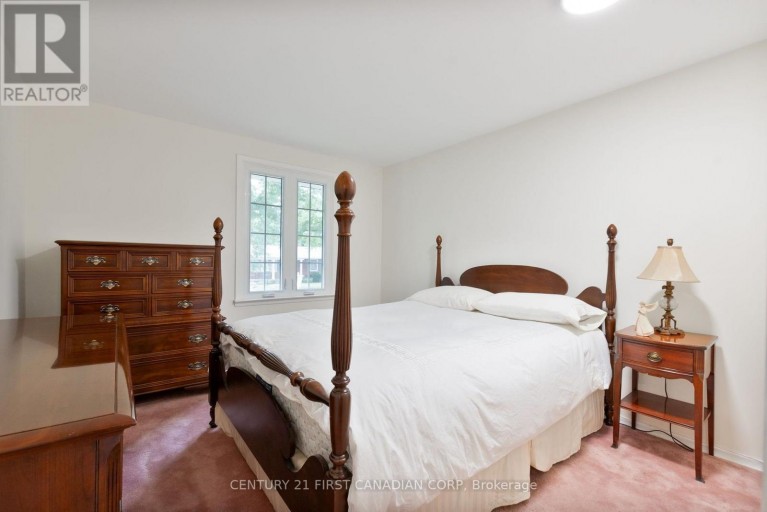 135 DOWNING CRESCENT, London South (South S), Ontario, N6C3C7