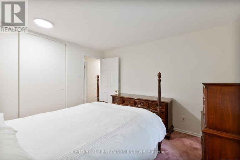135 DOWNING CRESCENT, London South (South S), Ontario, N6C3C7