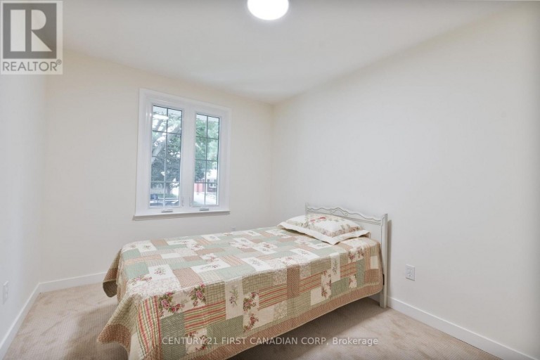 135 DOWNING CRESCENT, London South (South S), Ontario, N6C3C7