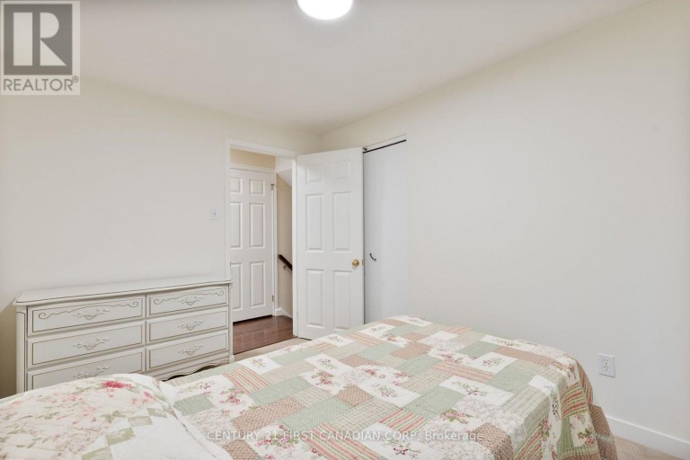 135 DOWNING CRESCENT, London South (South S), Ontario, N6C3C7