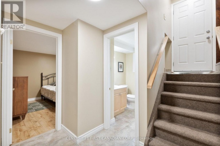 135 DOWNING CRESCENT, London South (South S), Ontario, N6C3C7