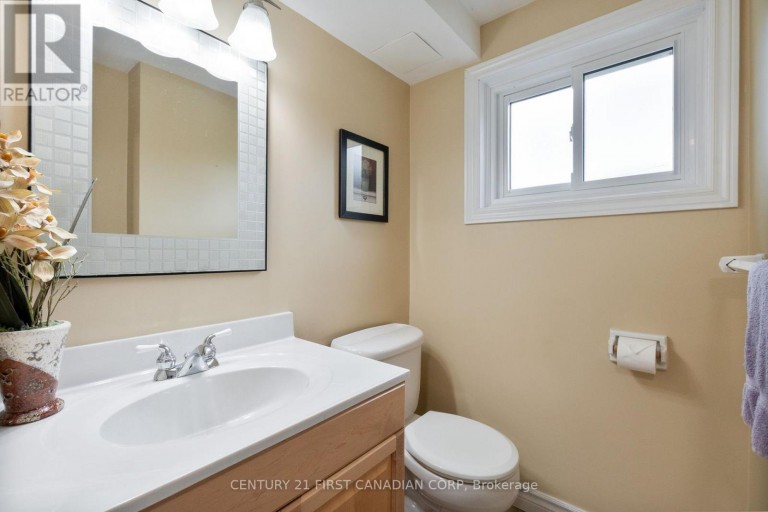 135 DOWNING CRESCENT, London South (South S), Ontario, N6C3C7