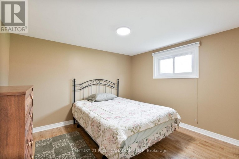 135 DOWNING CRESCENT, London South (South S), Ontario, N6C3C7