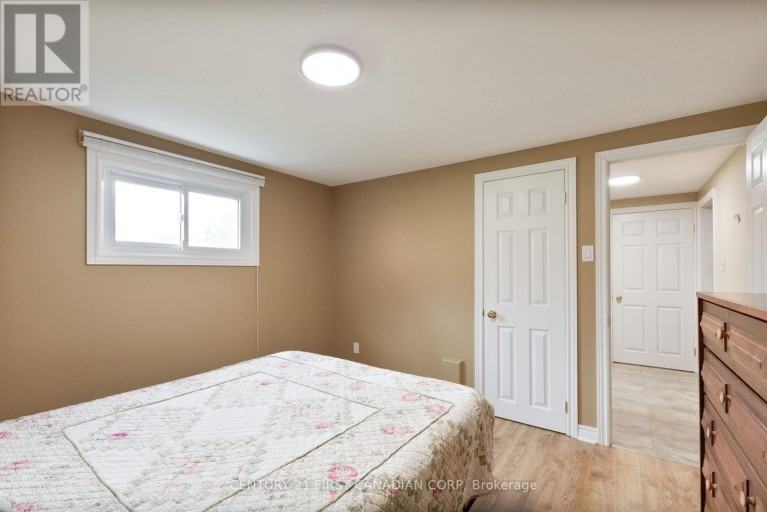 135 DOWNING CRESCENT, London South (South S), Ontario, N6C3C7