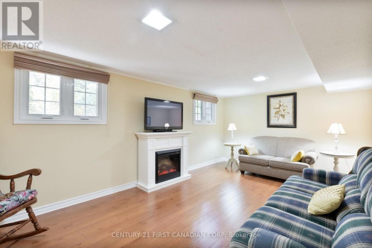 135 DOWNING CRESCENT, London South (South S), Ontario, N6C3C7