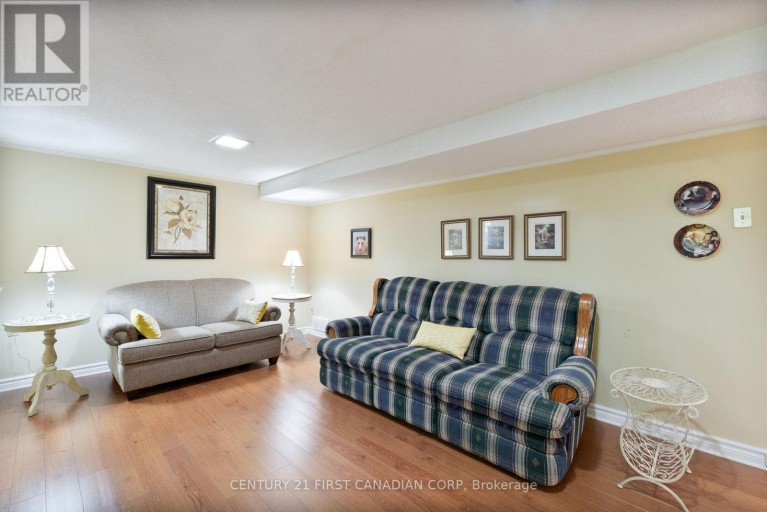 135 DOWNING CRESCENT, London South (South S), Ontario, N6C3C7