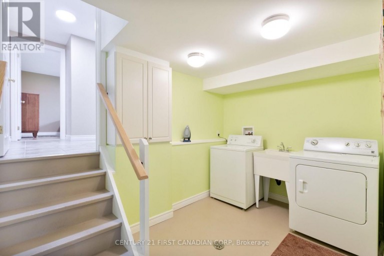 135 DOWNING CRESCENT, London South (South S), Ontario, N6C3C7