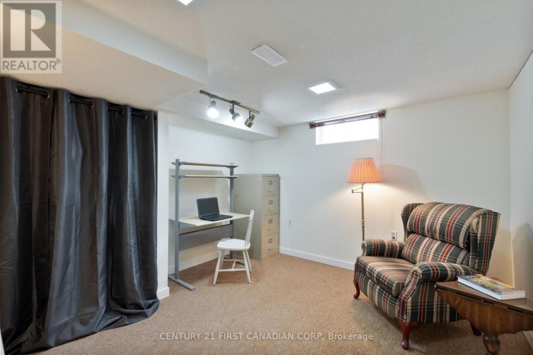 135 DOWNING CRESCENT, London South (South S), Ontario, N6C3C7