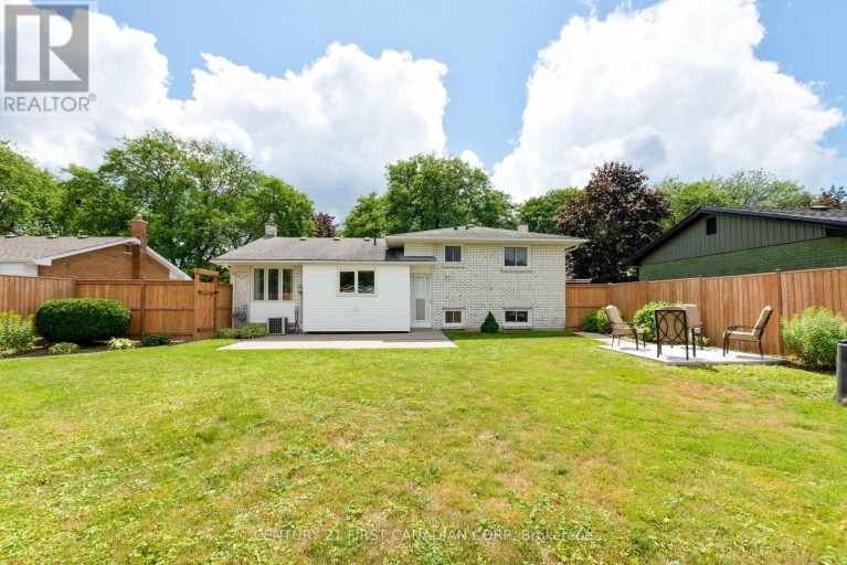 135 DOWNING CRESCENT, London South (South S), Ontario, N6C3C7