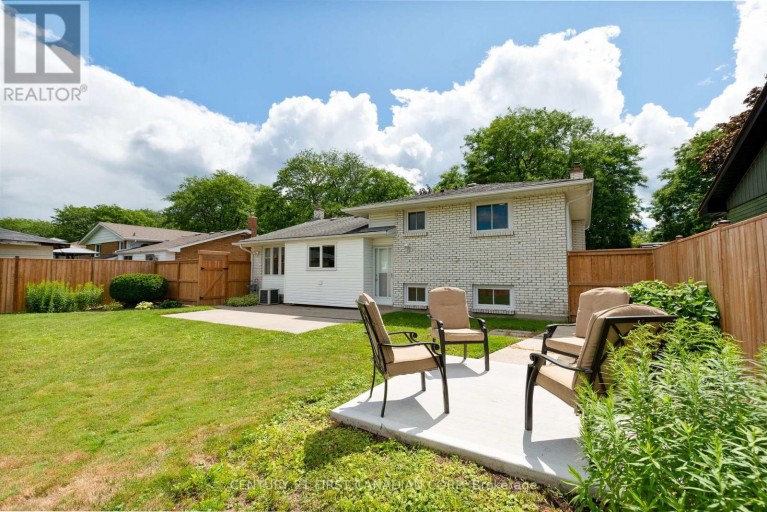 135 DOWNING CRESCENT, London South (South S), Ontario, N6C3C7